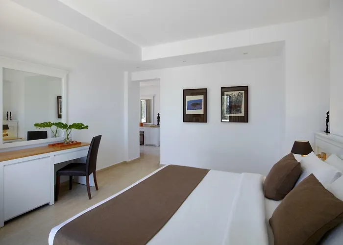 Отель 9 Muses Santorini