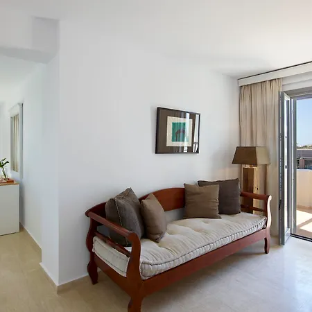 9 Muses Santorini Hotel