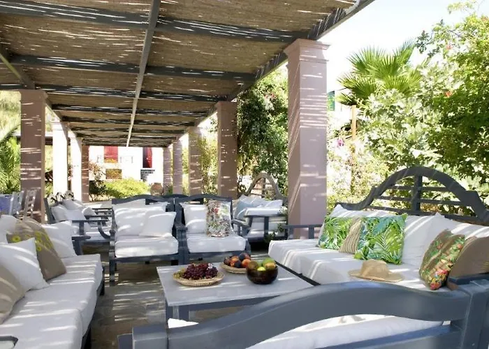 9 Muses Santorini Hotel 5*