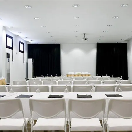 9 Muses Santorini 5* 佩里沃罗